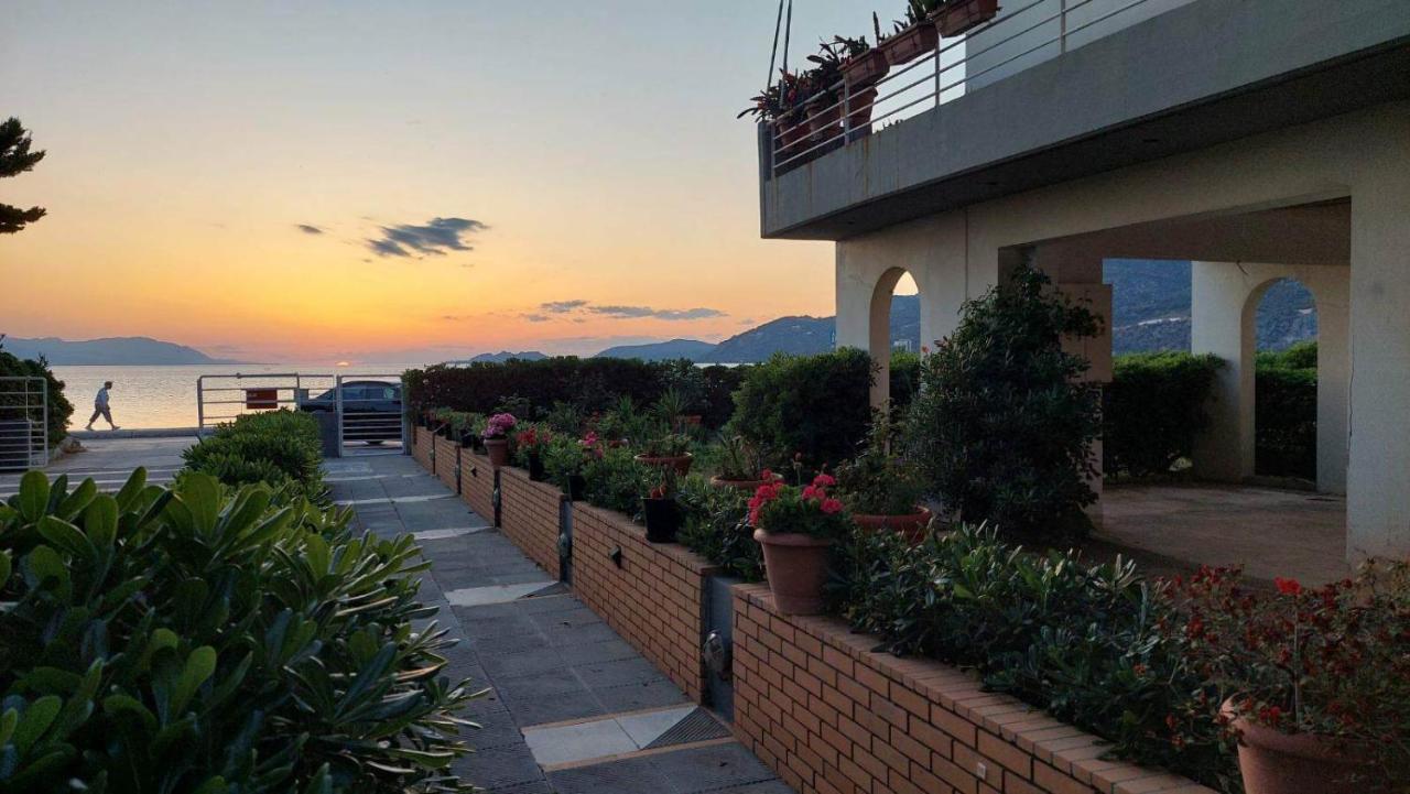 Loutraki Bay公寓 外观 照片